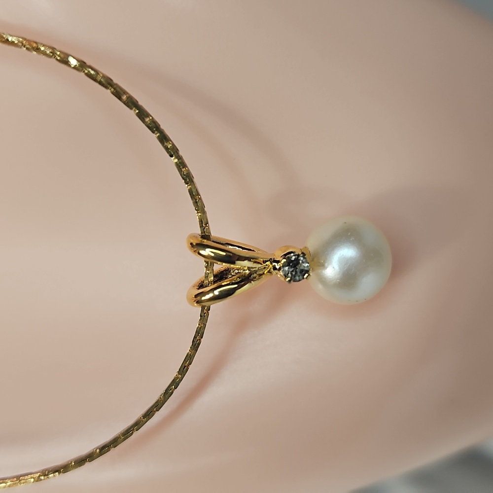 Elegant Gold Pearl Pendant Necklace With Rhinestone NWOT